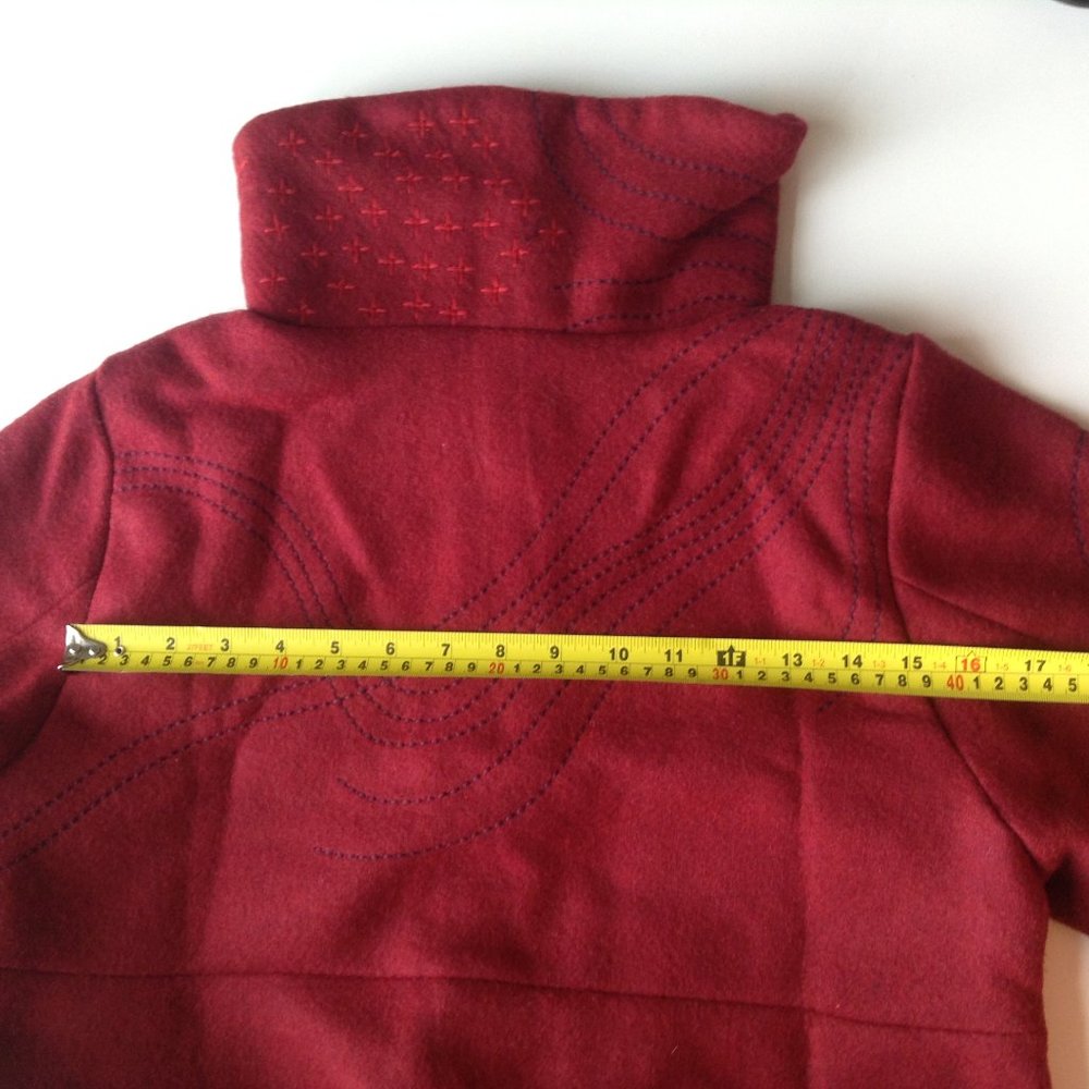 Warm and stylish Orion coat in lovely shade of red - Picture 9 of 12